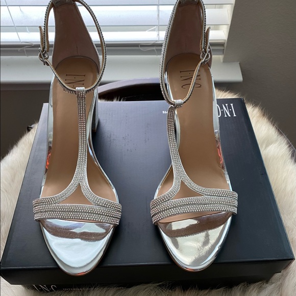 INC International Concepts Pearl Silver Shoes - Picture 1 of 8